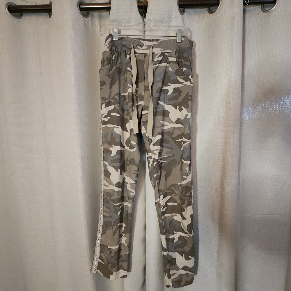 Women’s Gray Camo Drawstring Joggers Size Small